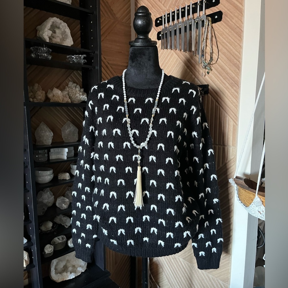 Black & white print heavy knitted sweater